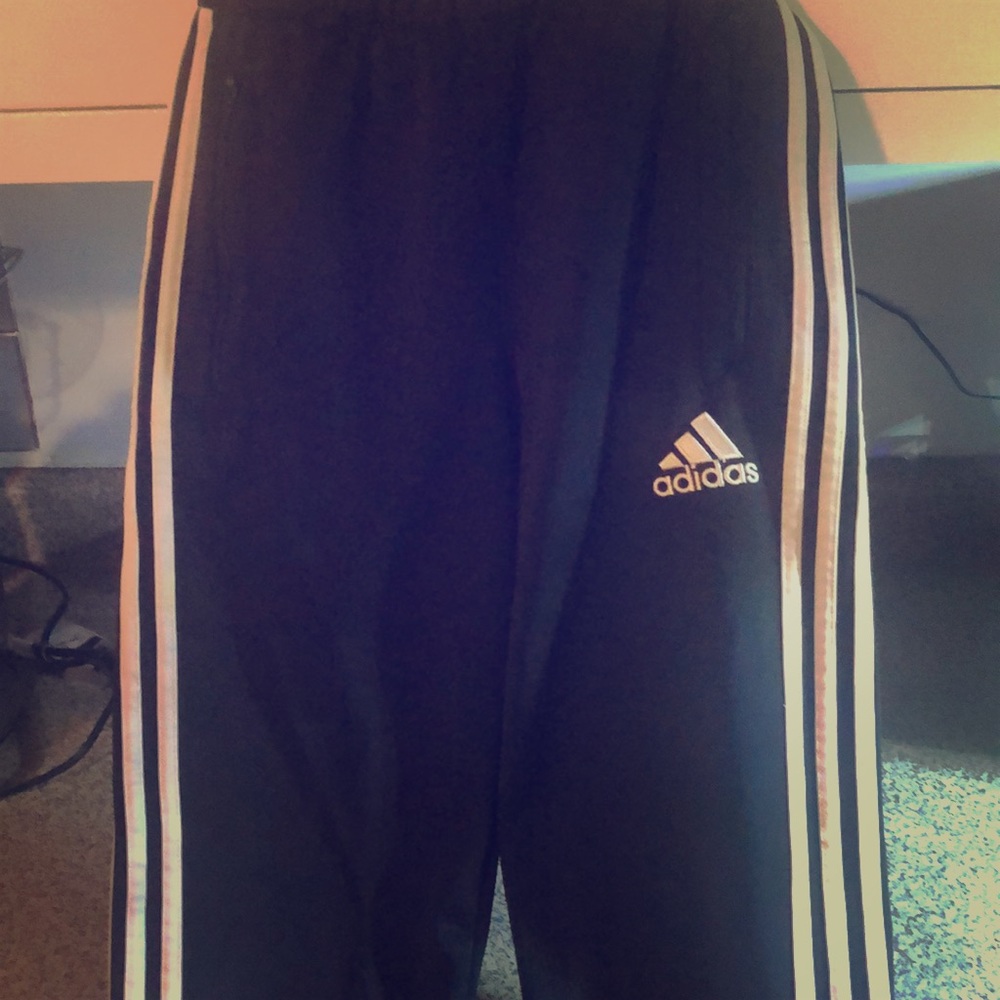 Adidas running pants w pockets and ankle zip side